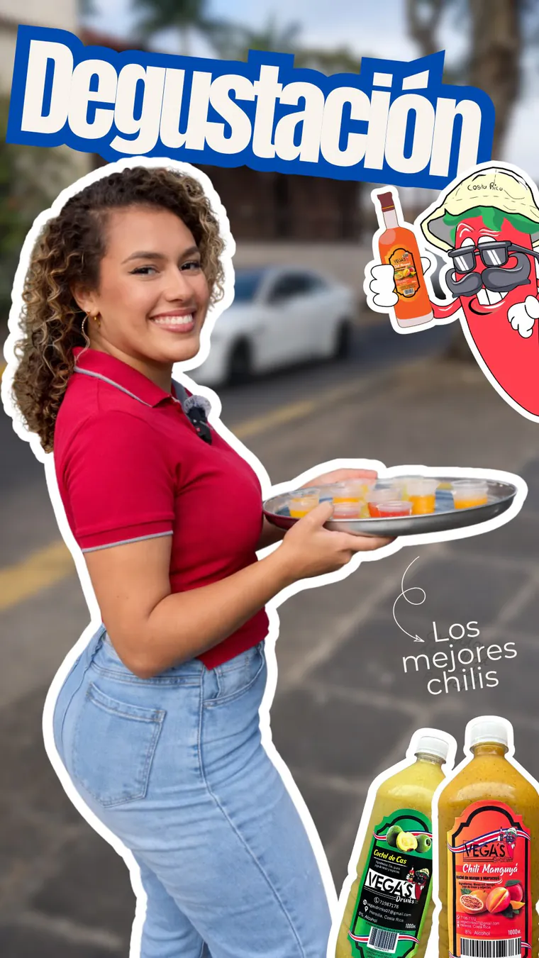 Persona con la polo roja de Vega's sostiene una bandeja de muestras junto a la mascota de la marca